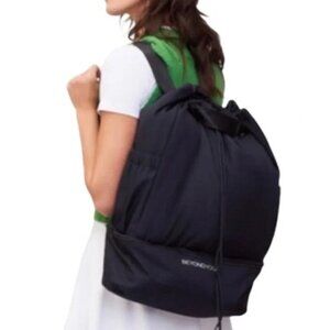 NWT Beyond Yoga Midnight Black Drawstring Backpack NWT Beyond Yoga Black Drawstring Convertible Gym Bag  main image 4